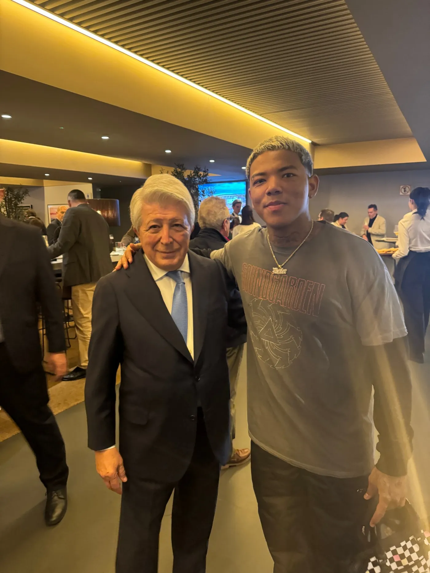 Maisak junto a Enrique Cerezo, presidente del Atlético de Madrid